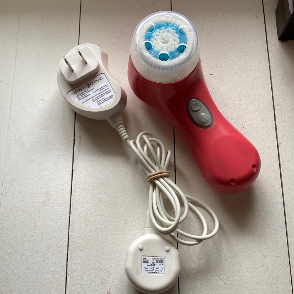 Clarisonic mia 2 electronic face washing brush